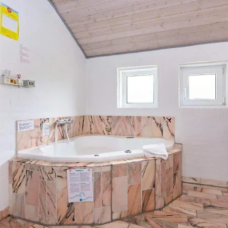 Hébergement de vacances 6 Person Holiday In *