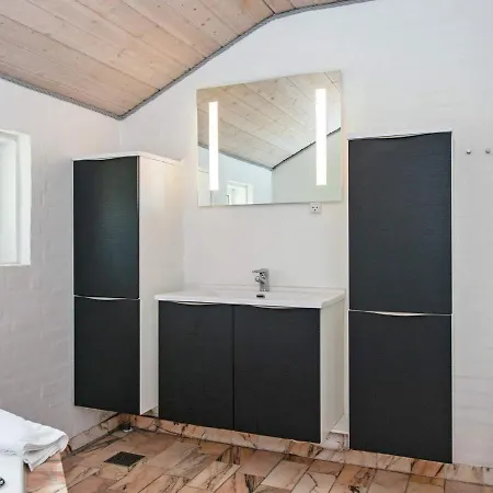 Hébergement de vacances 6 Person Holiday In *